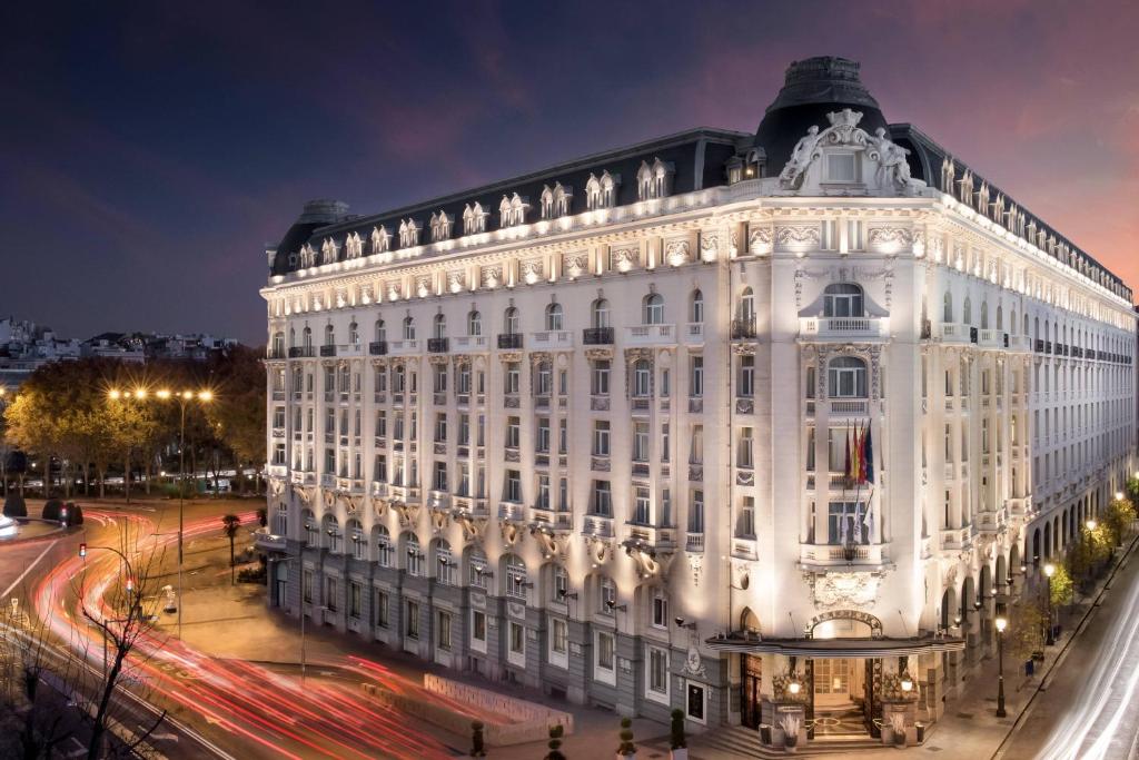 How Does the History of The Westin Palace, Madrid Enhance Its Modern Hospitality Experience? 